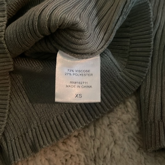 Hooked up top - Picture 4 of 6